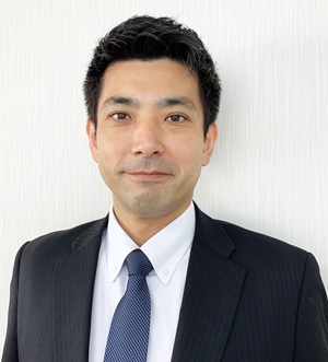 関　励介　氏